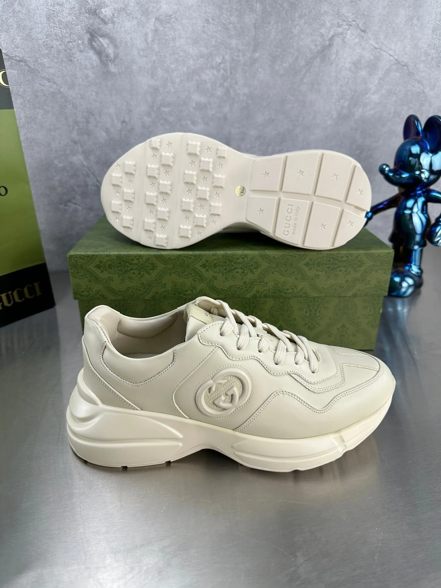 P800🔵GUCCI Italian Gucci dad shoes Top version 🔜Original quality🔜Purchasing level 2️⃣ years of experience in making dad shoes. It took more than 3 months of research and development to disassemble the original version, and it is finally available! The goods are worth looking forward to! 👫 style for couples 🔜Versatile in all seasons🔜 Fashion🔜 Personality 🔜Distinctive 🔵More than 100 layouts in the whole series, welcome to inquire for pictures Outsole: The latest original developed TPU Upper: Imported first-layer silk cowhide🐮 Lining: Original A-grade mixed sheepskin🐮 Foot: Original A-grade imported cowhide 💯Counter genuine complete package Midsole Latex pad with LOGO, last, oil edge, air pressure coding process, supports NFC anti-counterfeiting chip detection! Size: women’s code 34-41, men’s code 38-46 (women’s 34 41, men’s 38 46 customized)